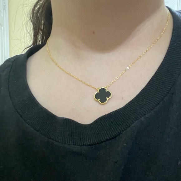 18k Gold Black Onyx Clover Necklace - Picture 4 of 4